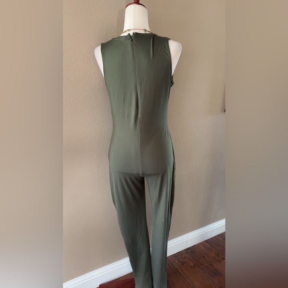 Soft and stretchy sleeveless jumpsuit in dark olive - Picture 5 of 9